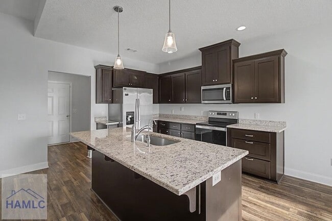 Building Photo - 20 Fuller Wy NE