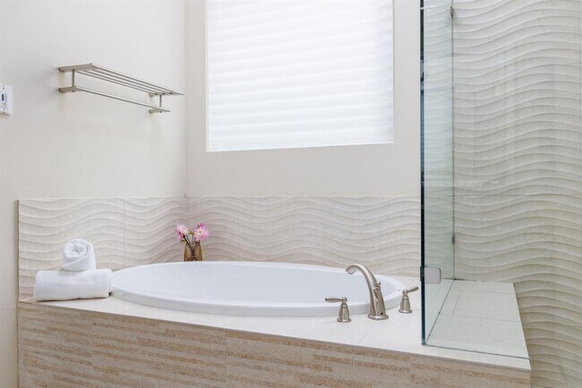 Building Photo - 5206 Woodrow Ave