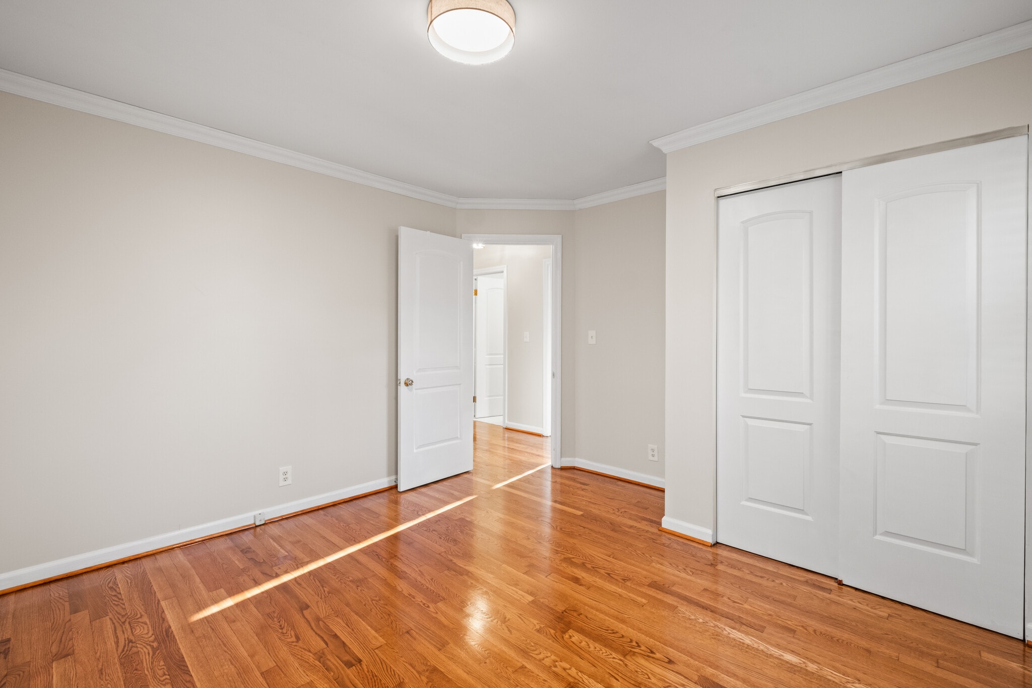 Building Photo - 318 Castleview Dr