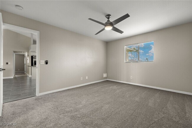 Building Photo - 3919 SW 14th Ave