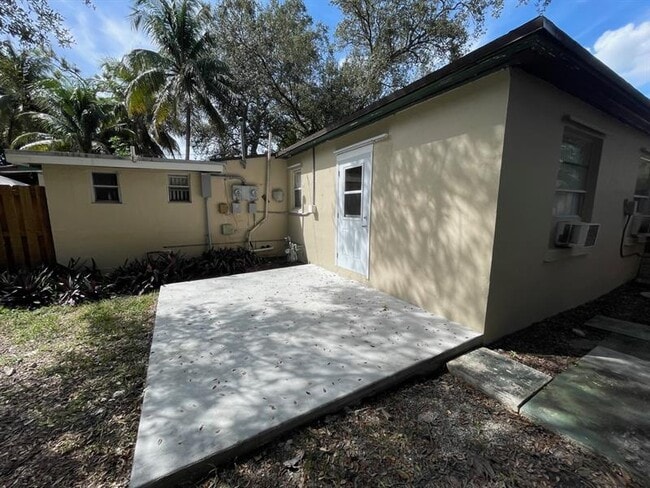 Building Photo - 410 SW 7th St