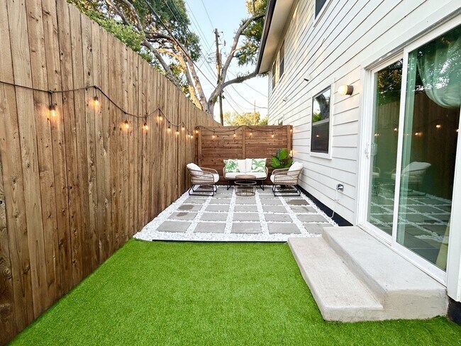 Building Photo - 5302 St Georges Green