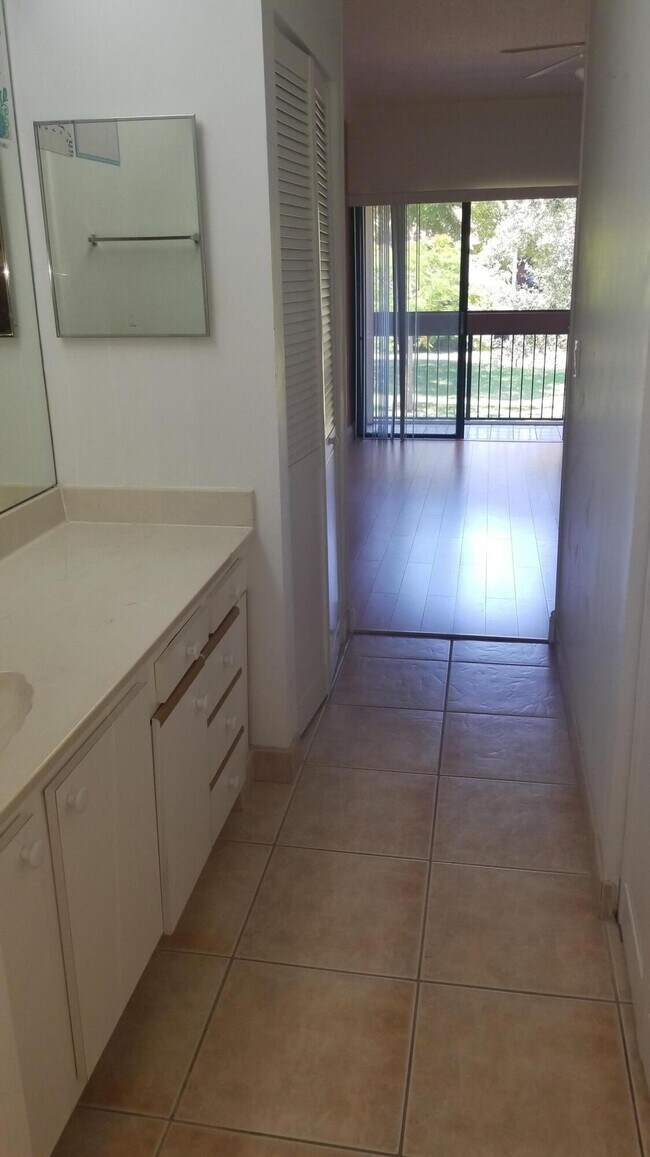 Building Photo - 2289 SW 15th St