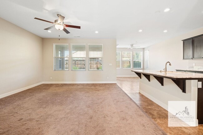 Building Photo - Beautiful Newly 3 Bedroom 2 Bath Home in Madera