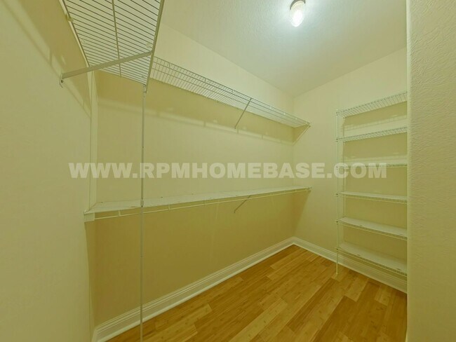 Building Photo - Elegant 2-Bedroom Home with Bonus Flexible...
