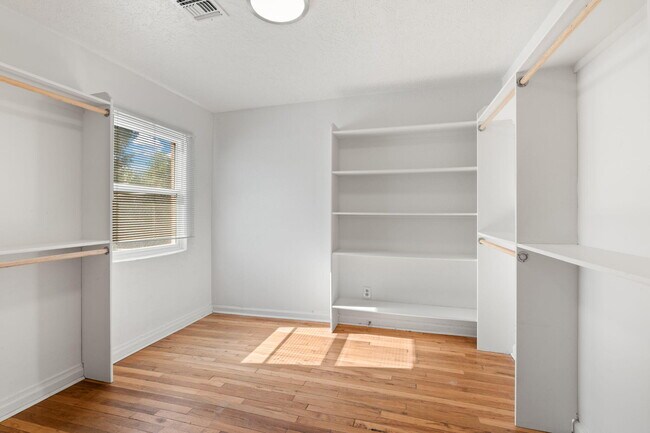 Building Photo - 136 Velarde Rd NW