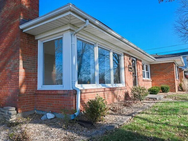 Building Photo - Large Corner Lot