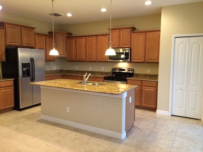 Building Photo - Beautiful 4/5 Bedroom Home in Wyndham Lakes