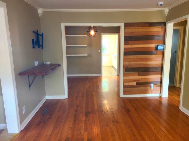 Building Photo - 8217 Belleview Ave