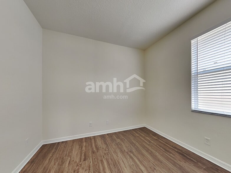 Building Photo - 11160 Creek Haven Dr