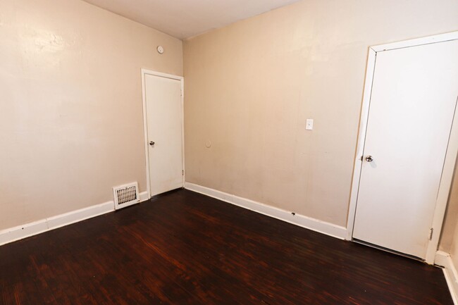 Building Photo - Charming  2 Bedroom House For Rent ***Not ...