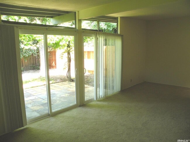 Building Photo - Central Davis!