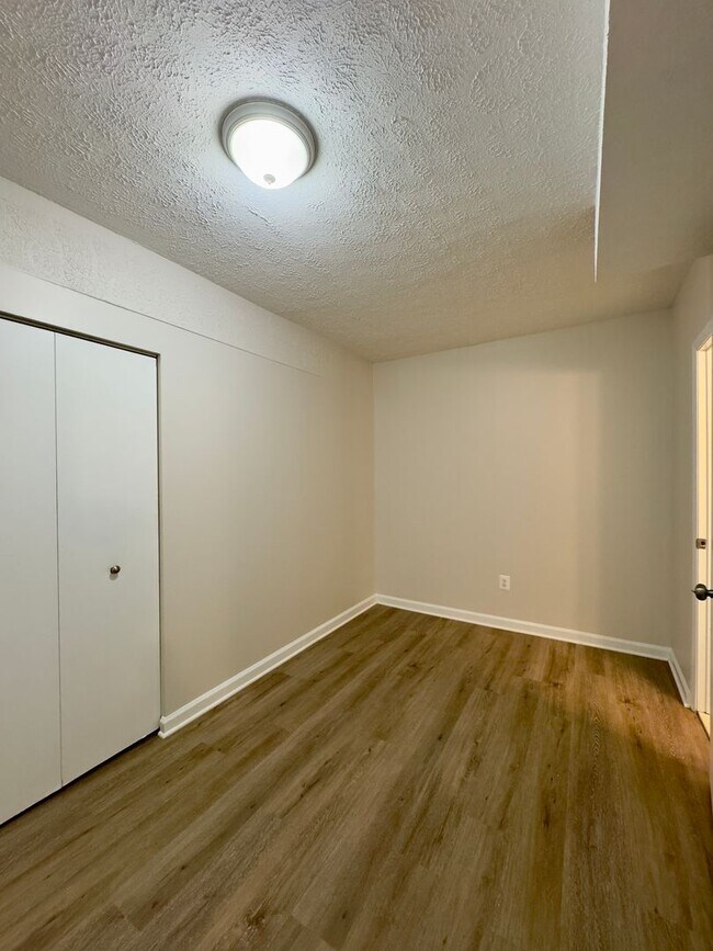 Building Photo - Charming 3 Bedroom/2 Full Bath/2 Half Bath Townhome in Parkville, MD!