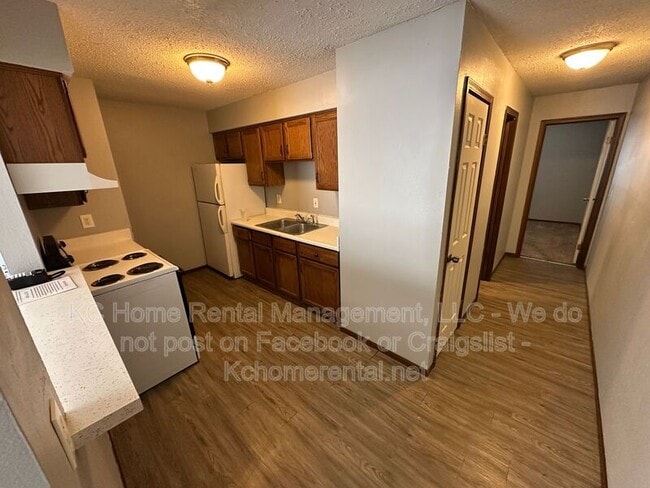 Building Photo - 561 N Somerset Terrace