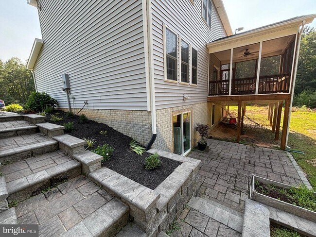 Building Photo - 16209 Round Hill Rd