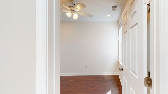 Building Photo - 1247 I St NE