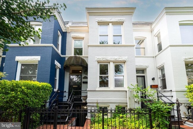 Primary Photo - 128 Thomas St NW