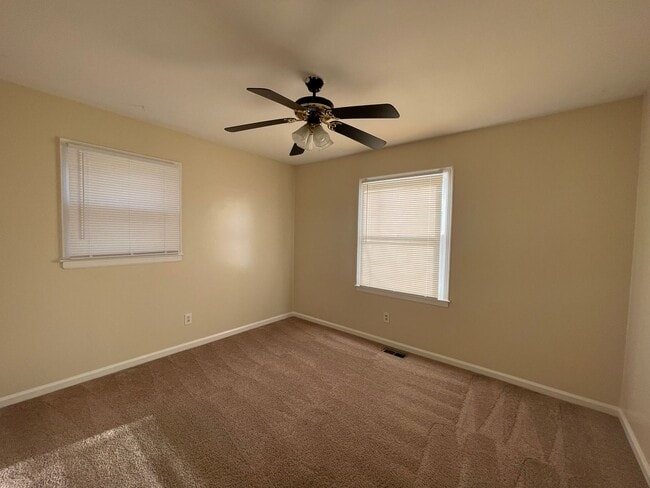 Building Photo - Nice 3 BR House in South Lexington! W/D Hookups, Off-Street Parking, Pets Ok!