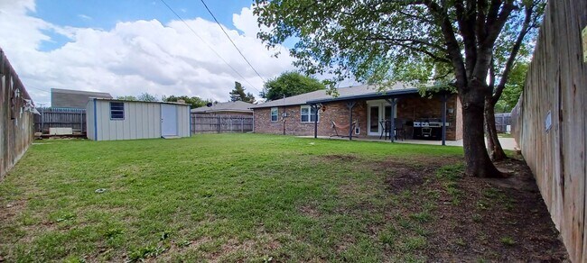 Building Photo - 5106 Azalea Ave