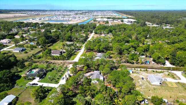 Building Photo - 13619 57th Pl N