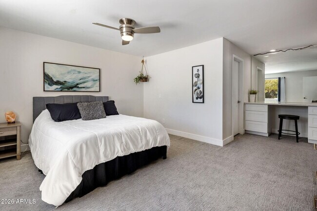 Building Photo - 8633 E Monterosa Ave