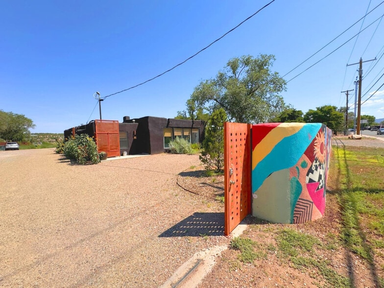 Building Photo - 2861 Agua Fria St