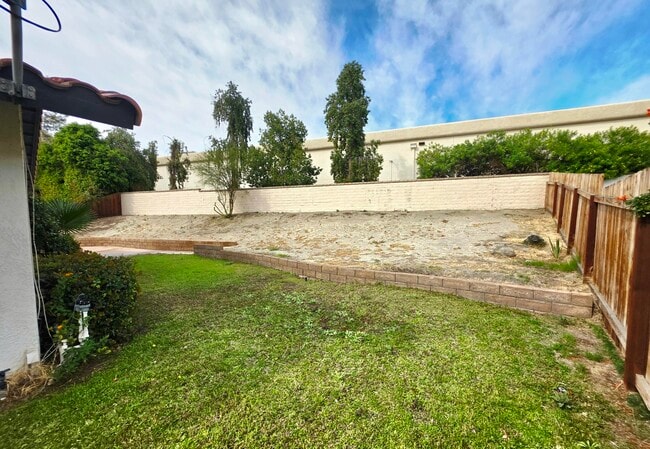 Building Photo - 40329 Sagewood Dr