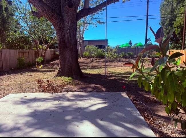 Building Photo - Stunning 4 Bedroom, 2 Bathroom House