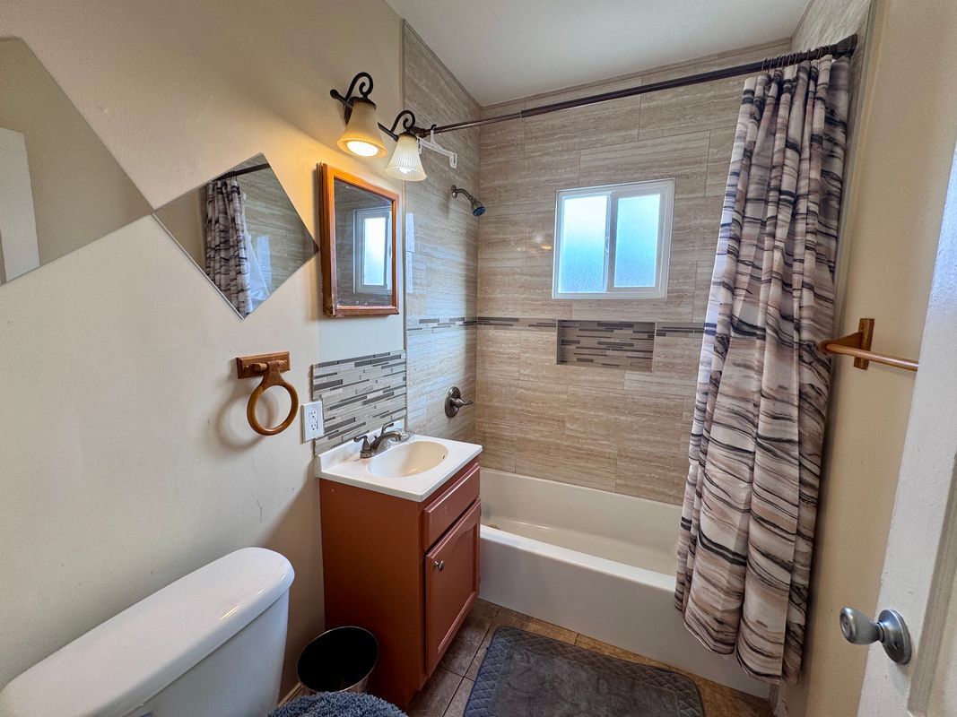 Building Photo - 8211 Crenshaw Dr