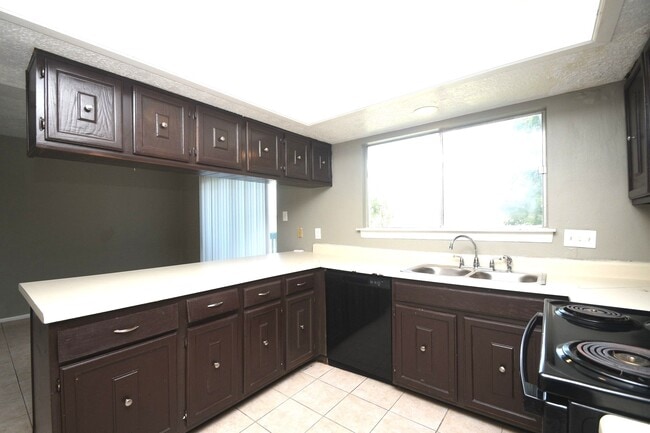 Building Photo - 379 Richvale Ln
