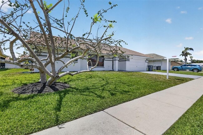 Building Photo - 9654 Sun Pointe Dr