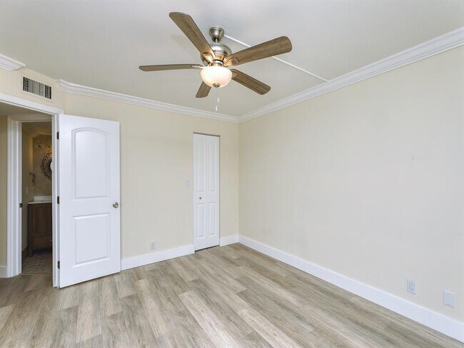 Building Photo - 5300 NE 24th Terrace