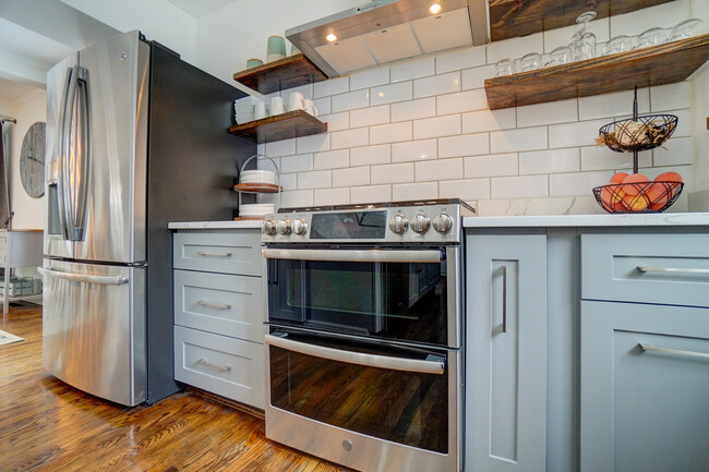 Kitchen - 3930 Red Bud Ave