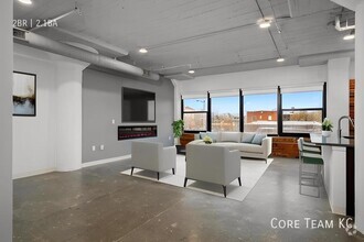 Building Photo - Large Loft in Midtown!