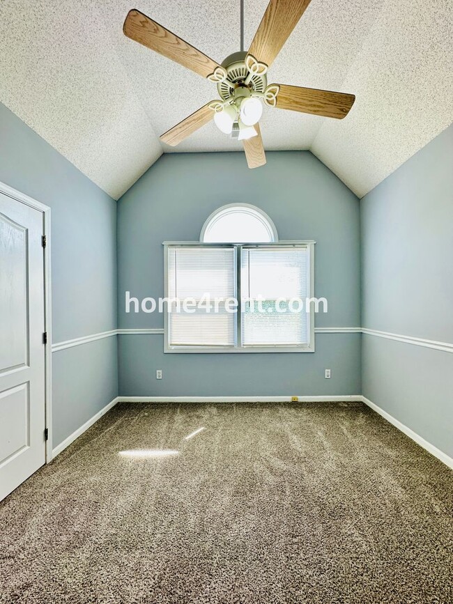 Building Photo - Spacious, 2 Story Home in Blue Valley Scho...