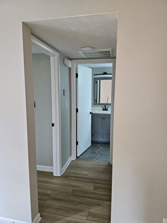Building Photo - {MA3101}  COMPLETELY RENOVATED. Available ...