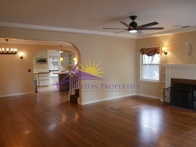 Building Photo - 841 Robertson Way