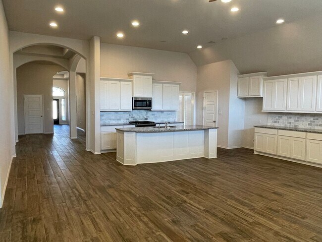 Building Photo - 4 Bedroom/3 Bath Kallinson Ranch Subdivision