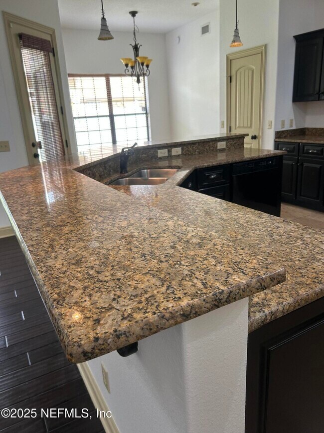 Building Photo - 1613 Fairway Ridge Dr
