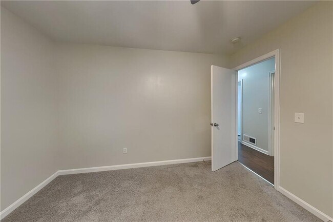 Building Photo - 1104 Canterbury Ln
