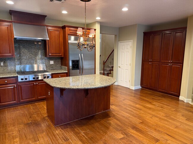 Building Photo - Beautiful 3 bedroom plus loft and office in highly sought Serrano community!