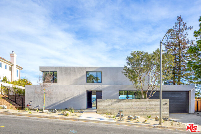 Building Photo - 1448 Stradella Rd