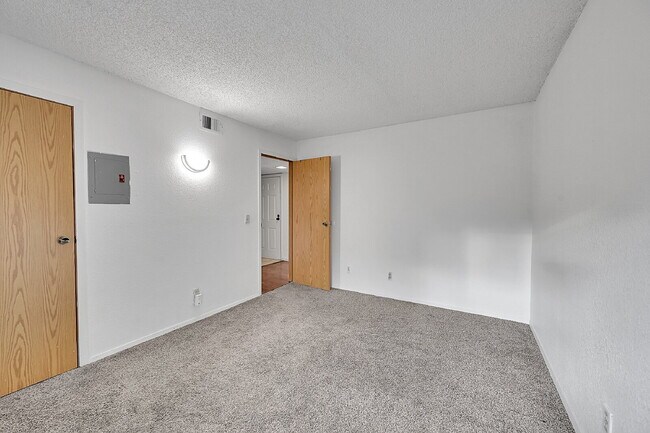 Building Photo - $1,495.00 - 1 Bedroom, 1 Bathroom Condo in Lakewood with Cozy Fireplace!