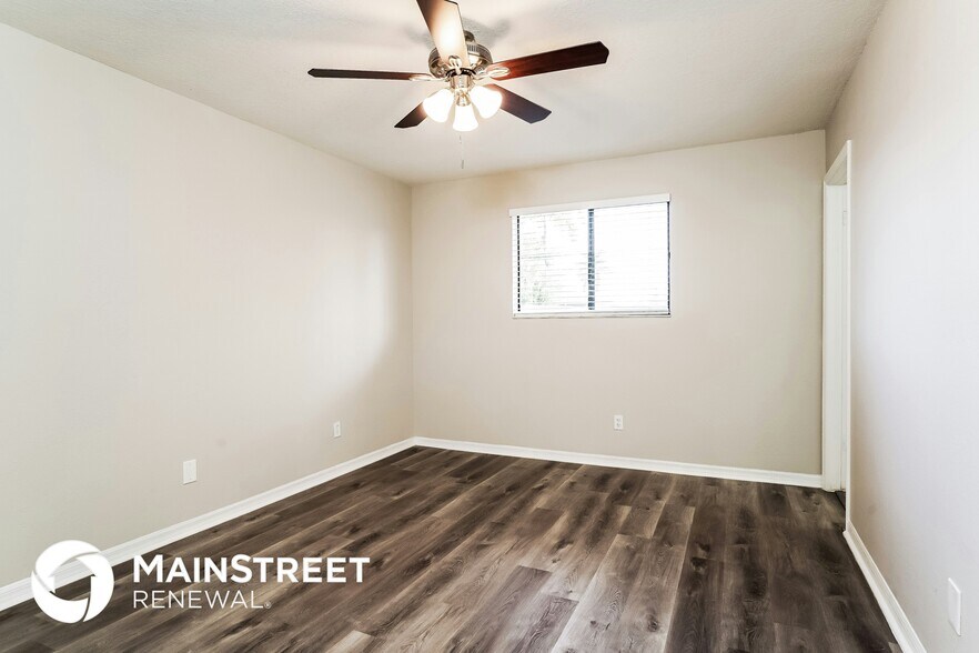 Building Photo - 1513 NE Van Loon Ln