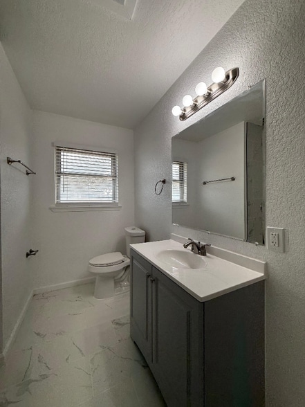 Building Photo - 4410 Moana Dr