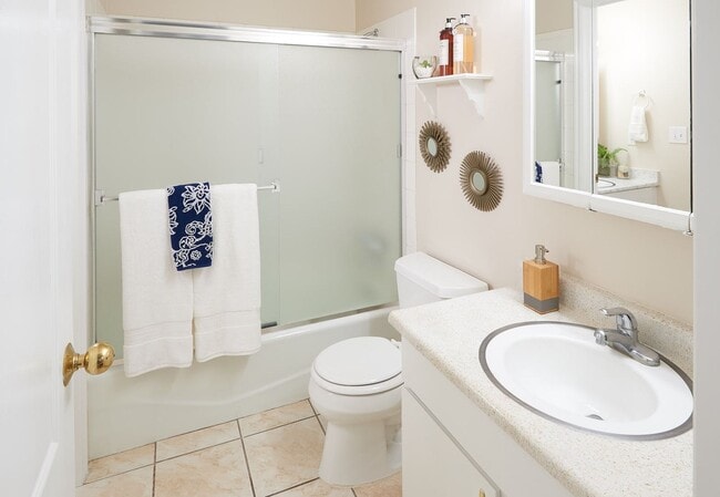 Building Photo - 1 Month Free! $0 application fee! 2 Bedroo...