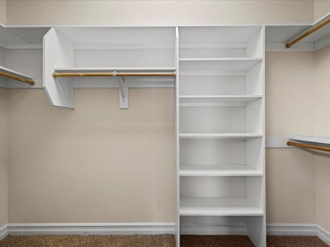 Building Photo - 2607 Stonecreek Dr