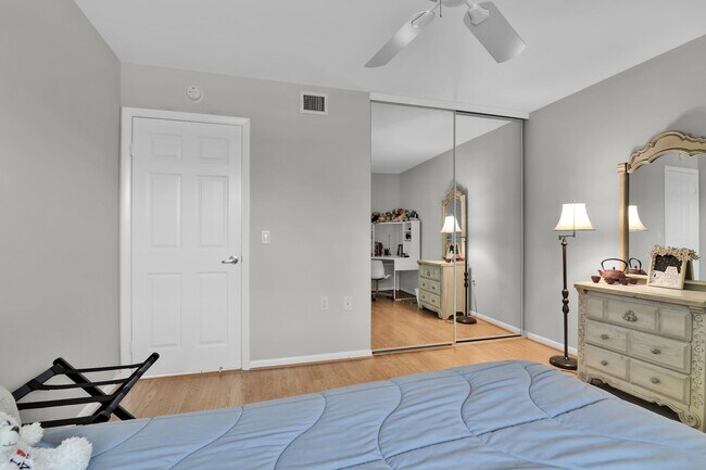 Building Photo - 6073 Balboa Cir