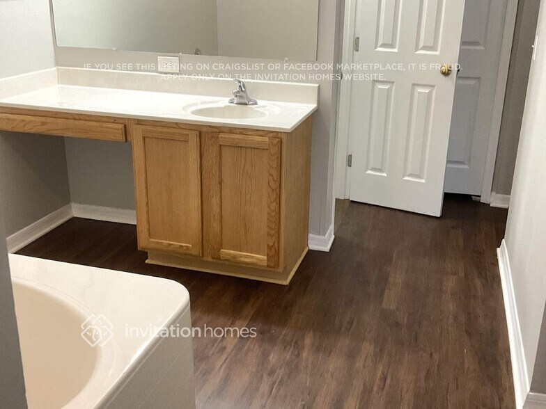 Building Photo - 5519 Shady Pine St S