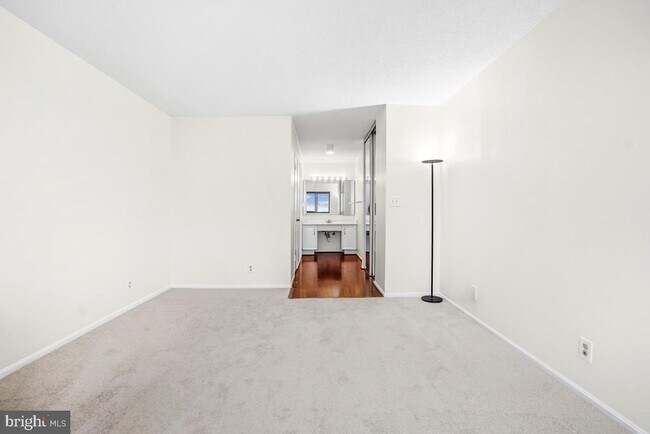 Building Photo - 5902 Mt Eagle Dr